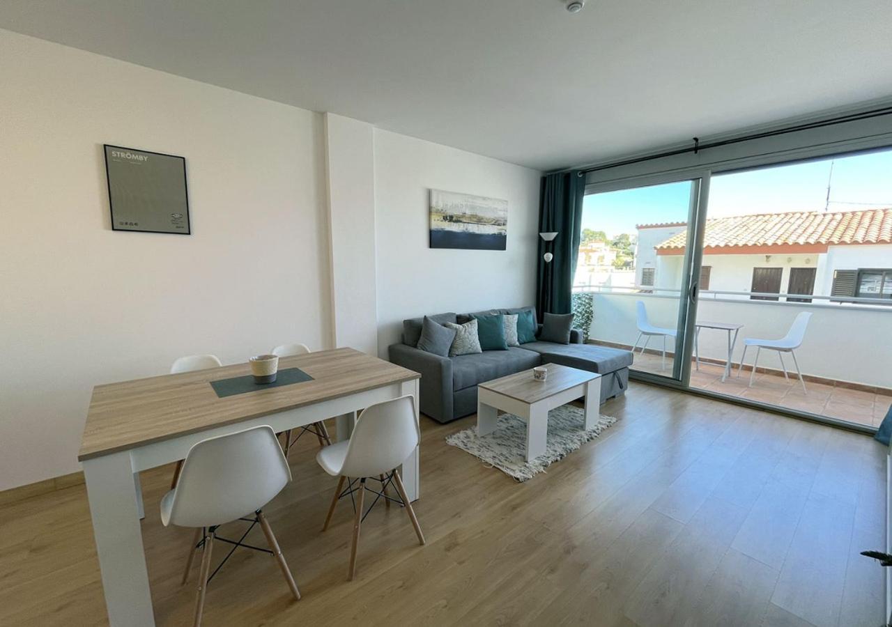 2-Bedroom Brand New Apartment Steps From The Beach 兰卡 外观 照片