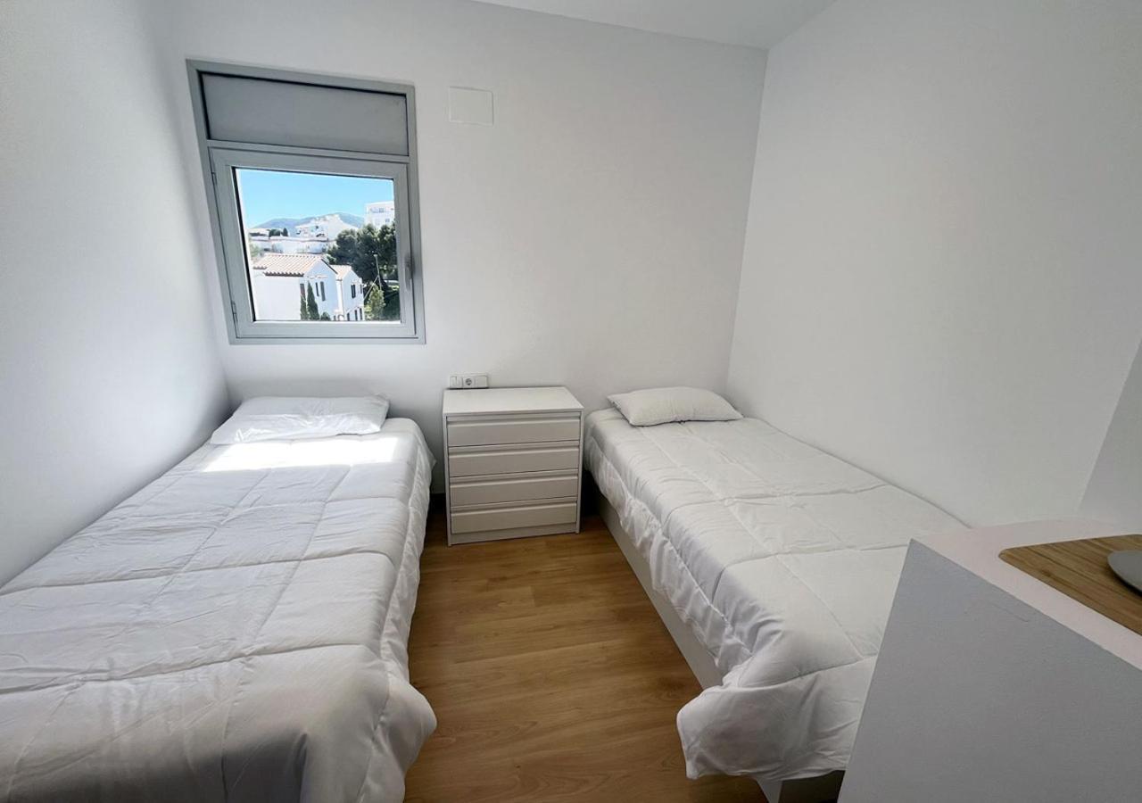 2-Bedroom Brand New Apartment Steps From The Beach 兰卡 外观 照片