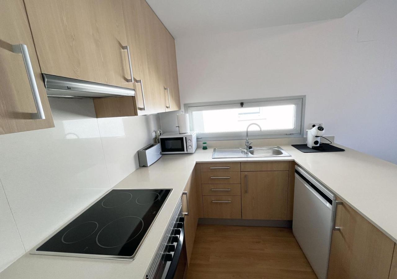 2-Bedroom Brand New Apartment Steps From The Beach 兰卡 外观 照片