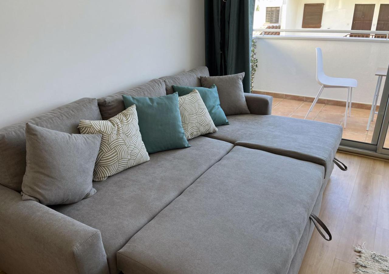 2-Bedroom Brand New Apartment Steps From The Beach 兰卡 外观 照片
