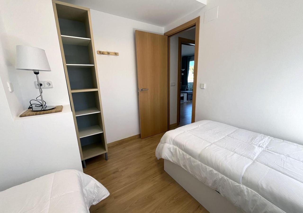 2-Bedroom Brand New Apartment Steps From The Beach 兰卡 外观 照片