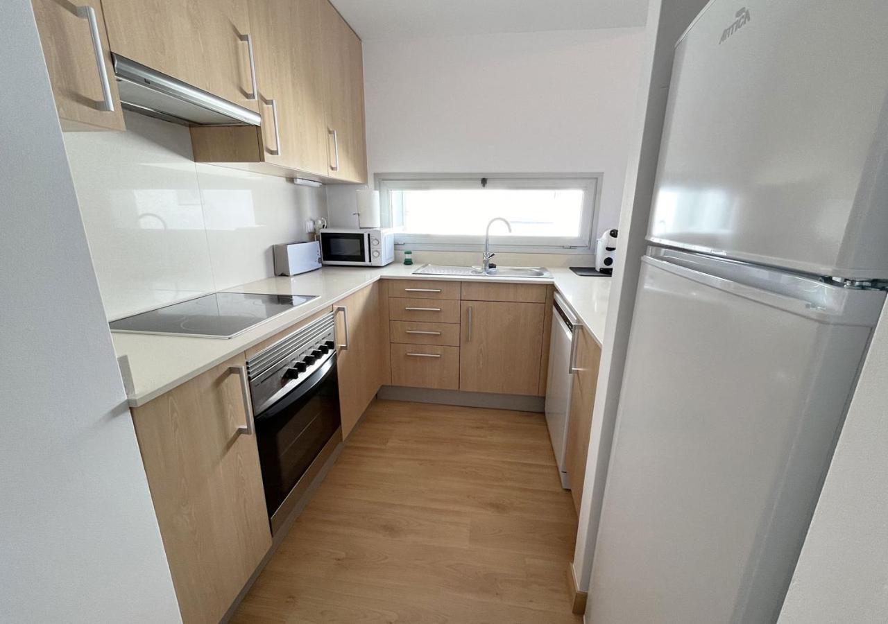 2-Bedroom Brand New Apartment Steps From The Beach 兰卡 外观 照片