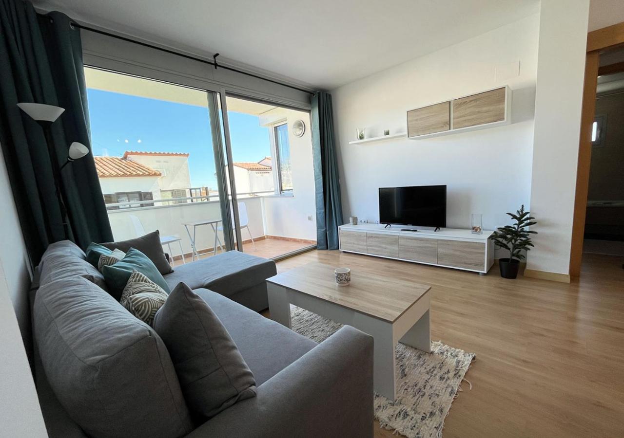 2-Bedroom Brand New Apartment Steps From The Beach 兰卡 外观 照片